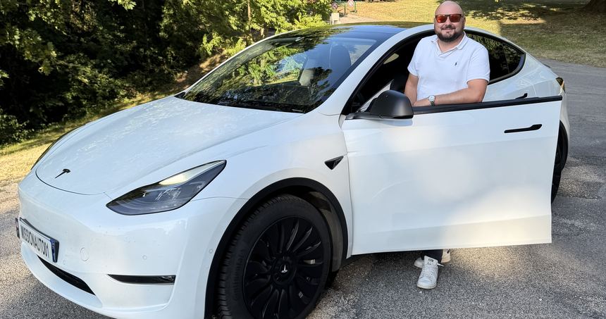 Tesla Model Y blanche livrée à son acheteur